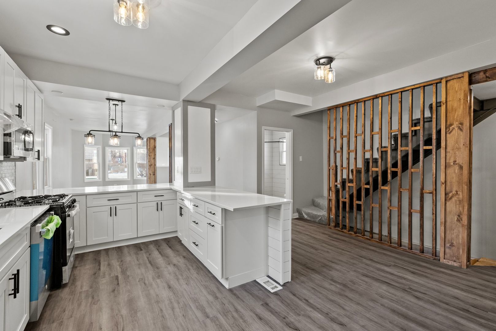 6807 S Marshfield Avenue