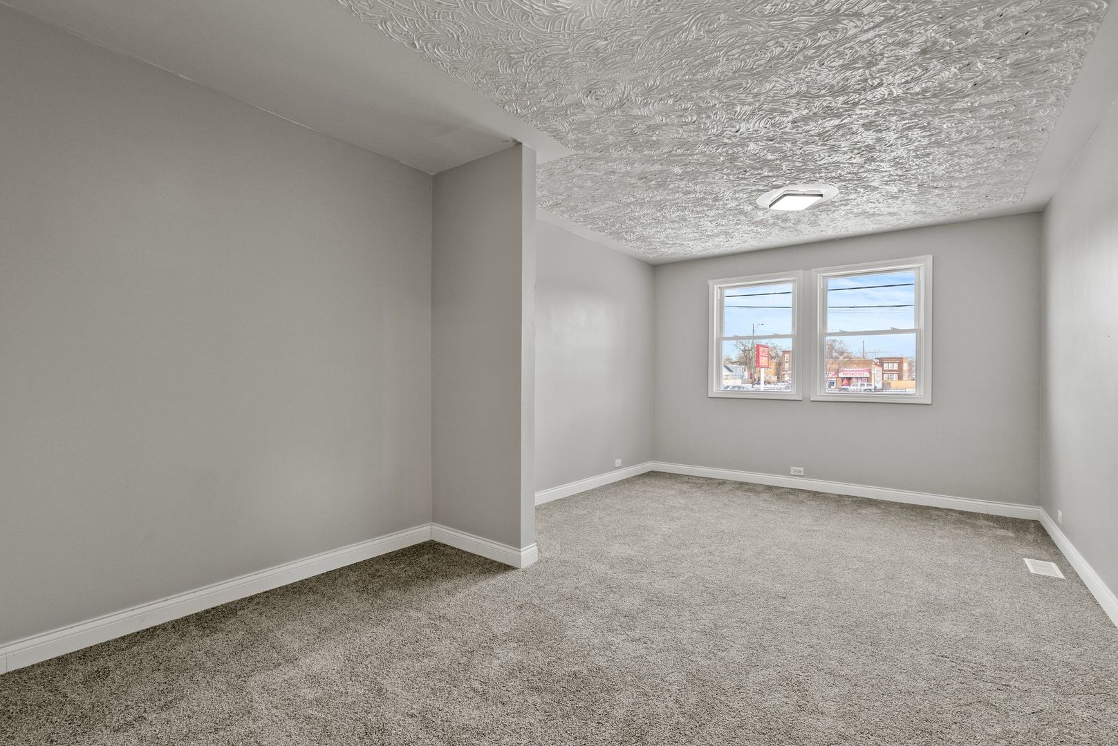 6807 S Marshfield Avenue