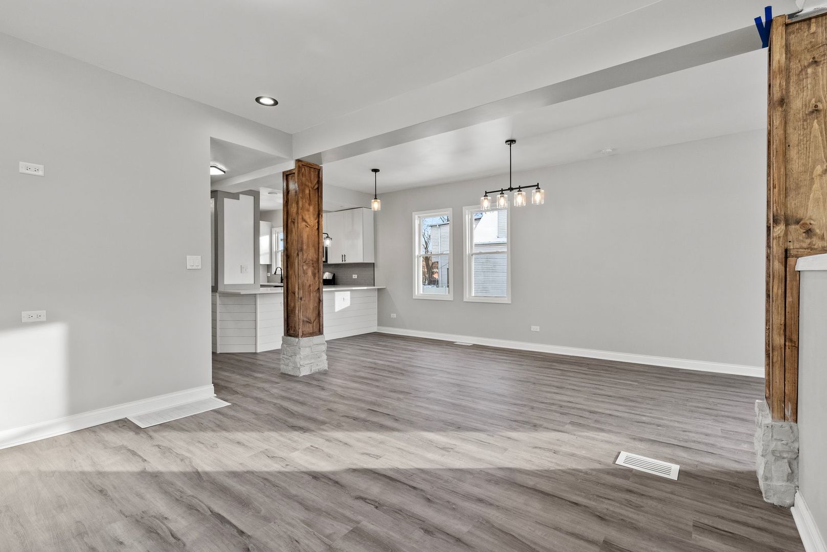 6807 S Marshfield Avenue