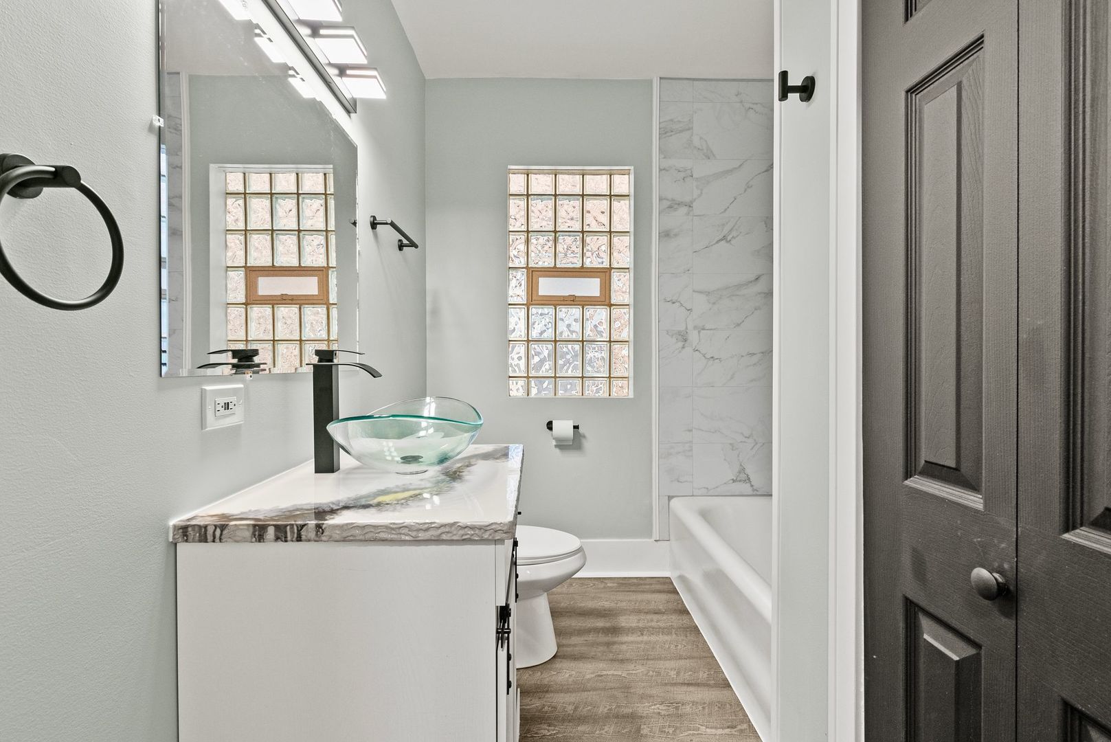 7927 S Vernon Avenue