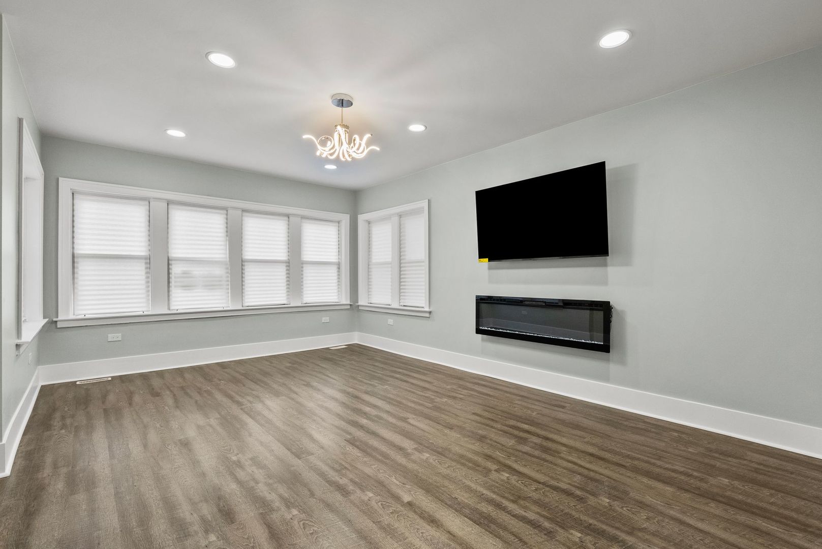 7927 S Vernon Avenue