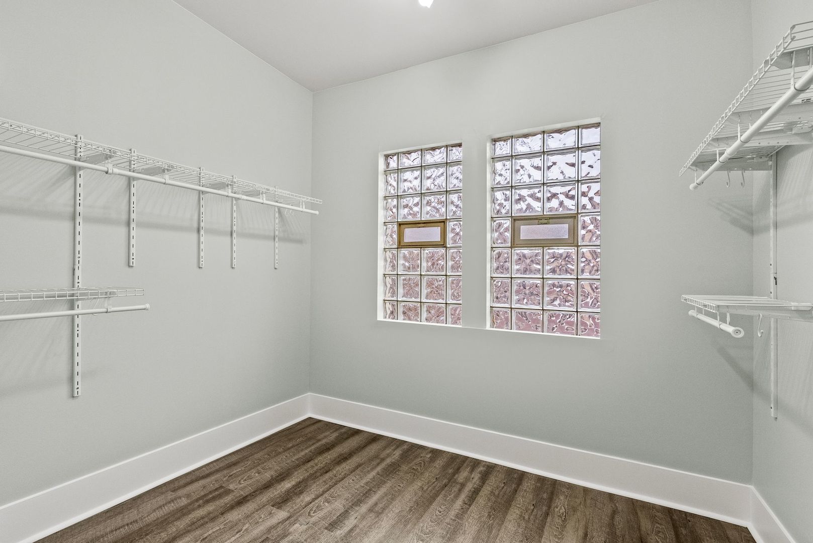 7927 S Vernon Avenue