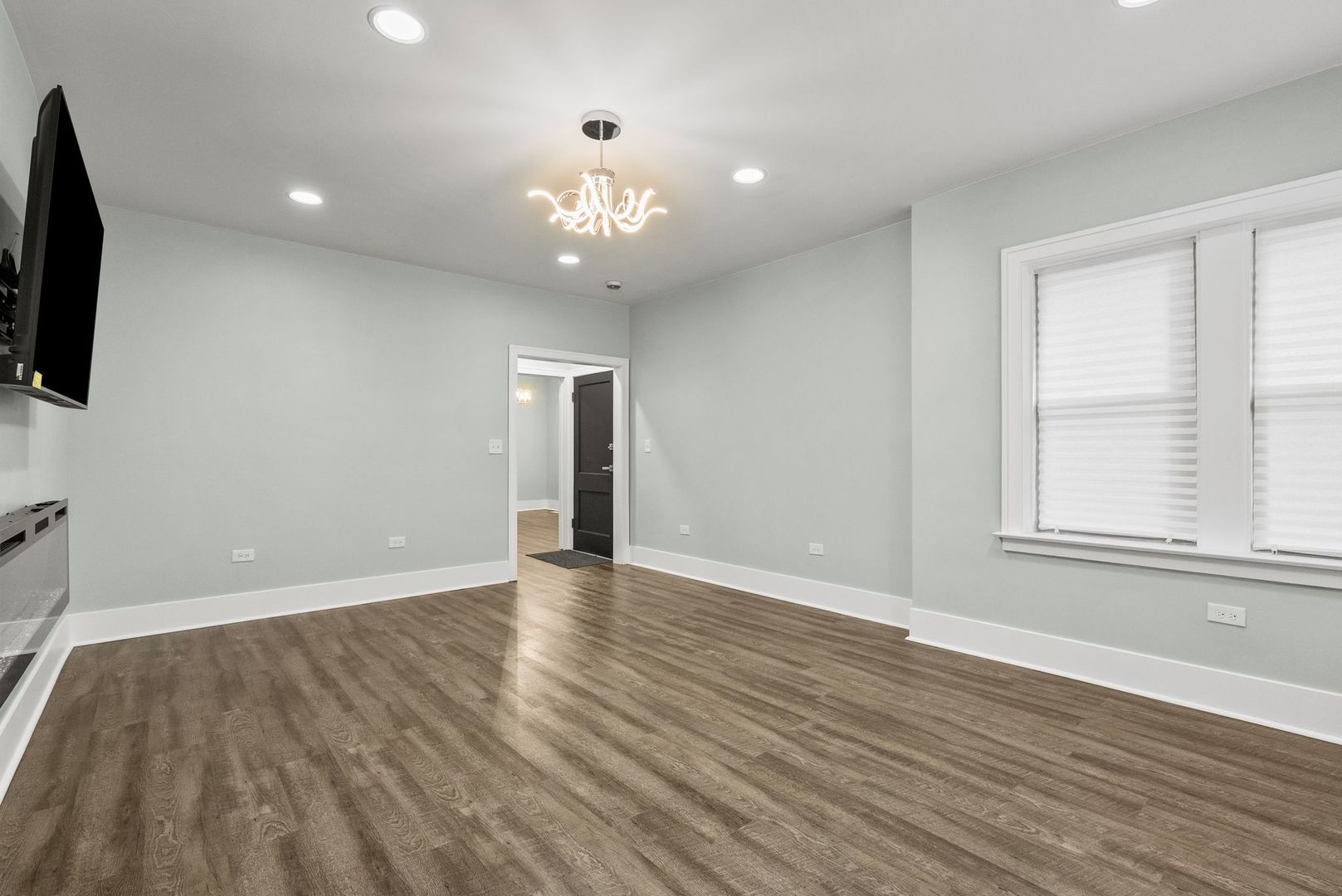 7927 S Vernon Avenue