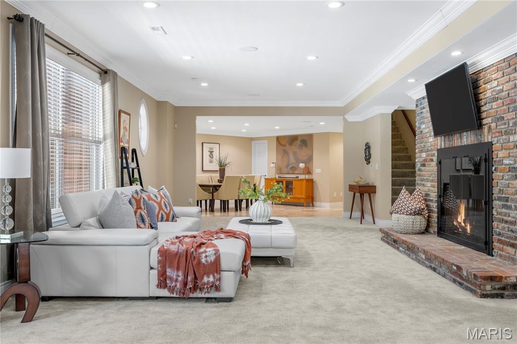 16 Holiday Lane