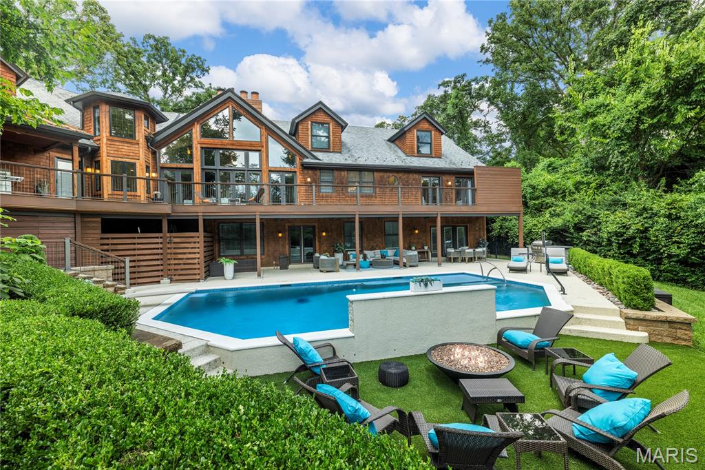 16 Holiday Lane