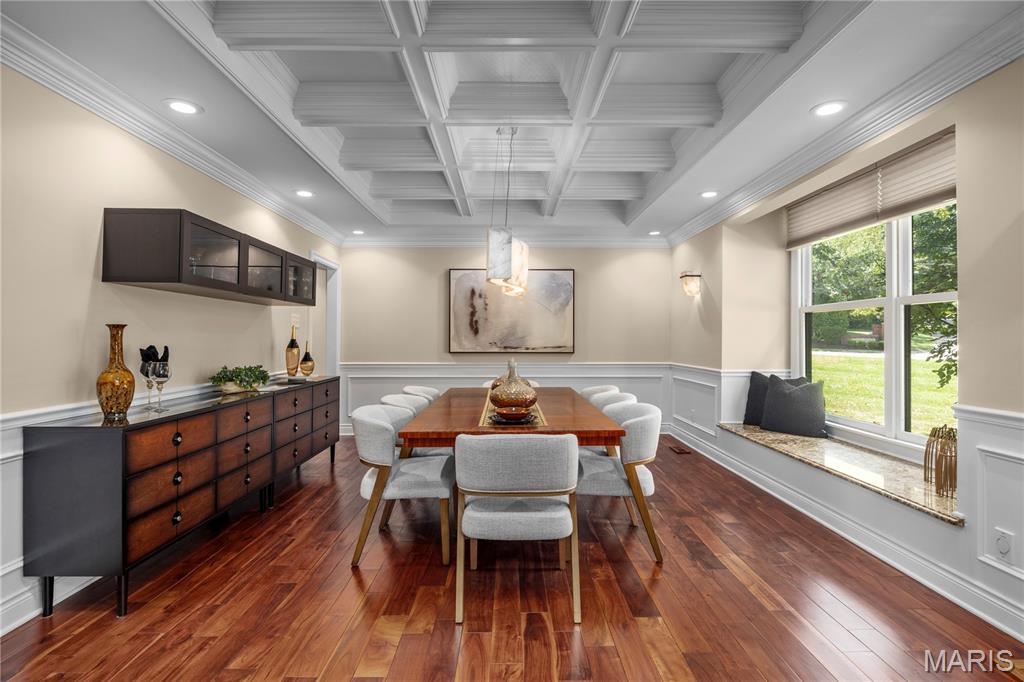 16 Holiday Lane