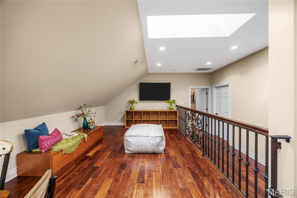 16 Holiday Lane