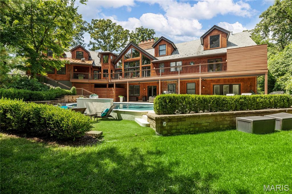 16 Holiday Lane