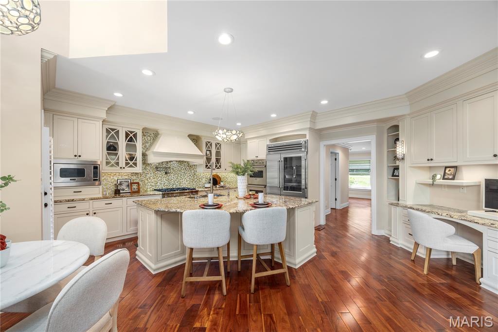 16 Holiday Lane