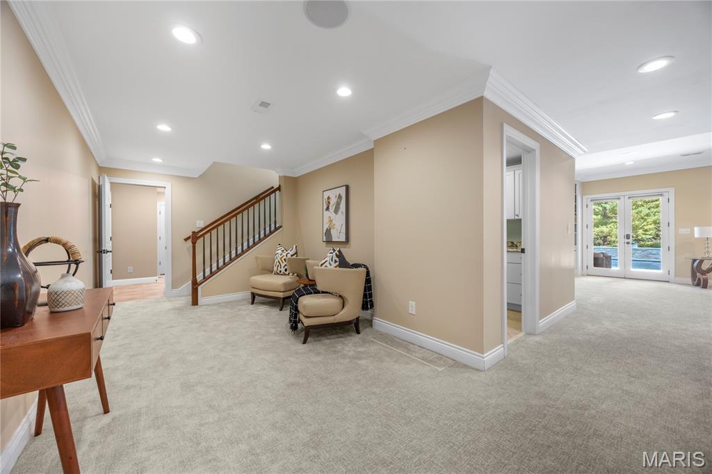 16 Holiday Lane
