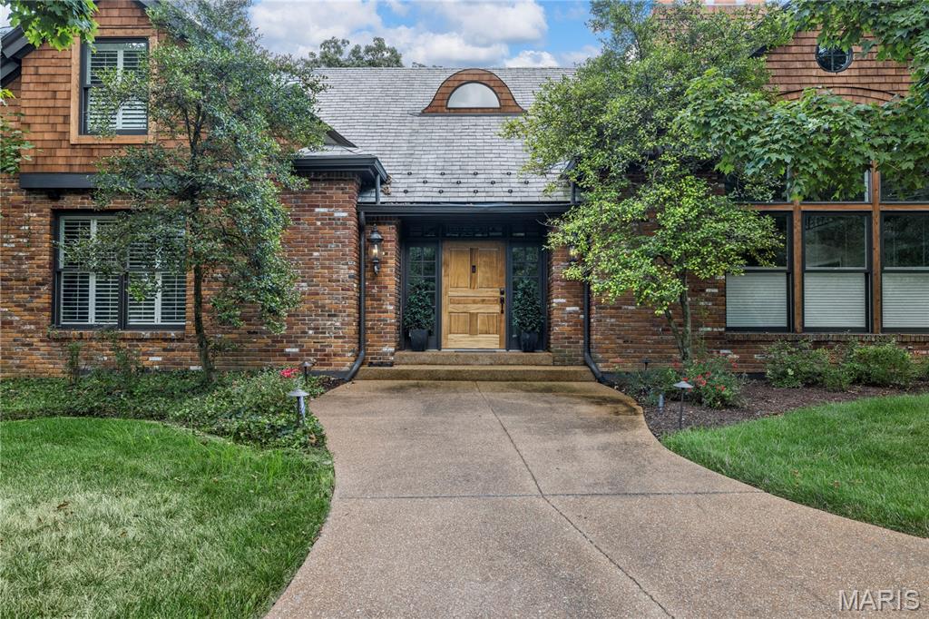 16 Holiday Lane