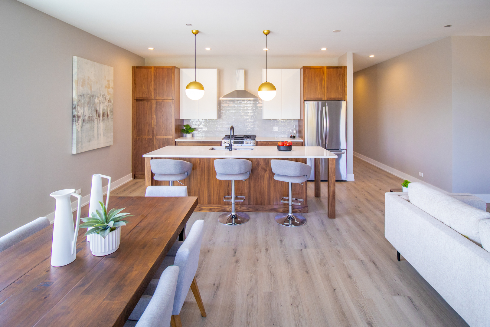 4704 S St Lawrence Avenue Unit: 2E