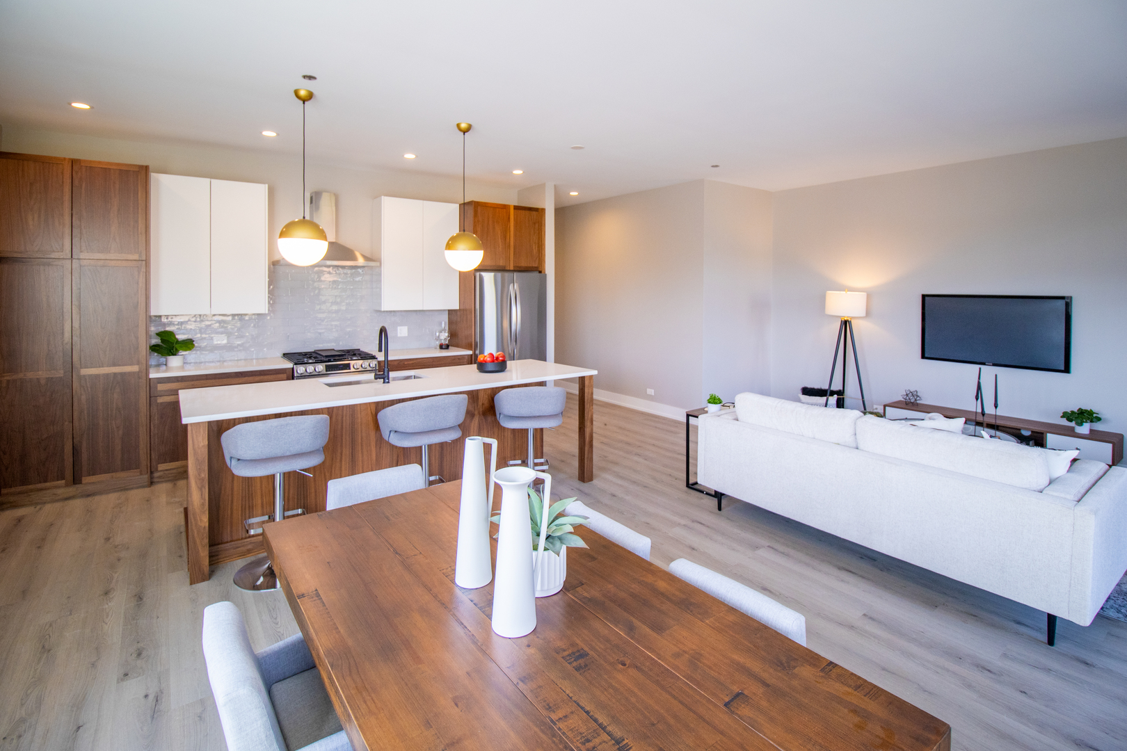 4704 S St Lawrence Avenue Unit: 3W