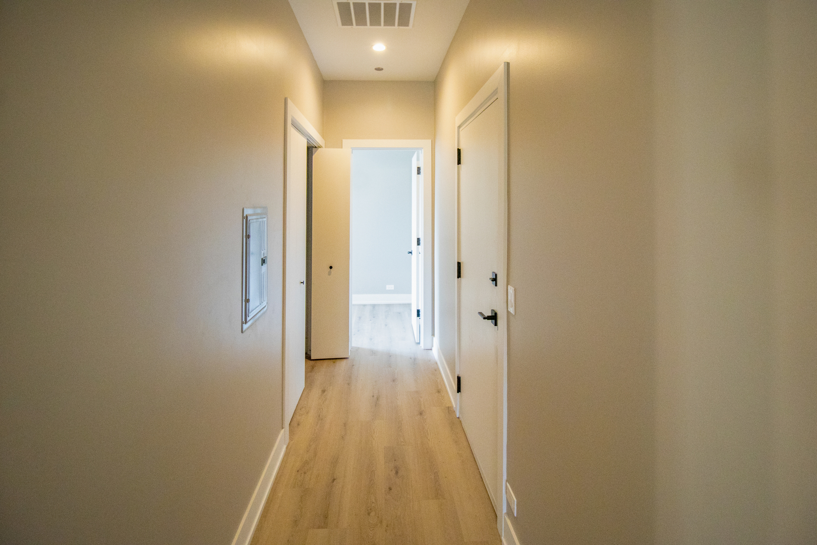 4704 S St Lawrence Avenue Unit: 3W