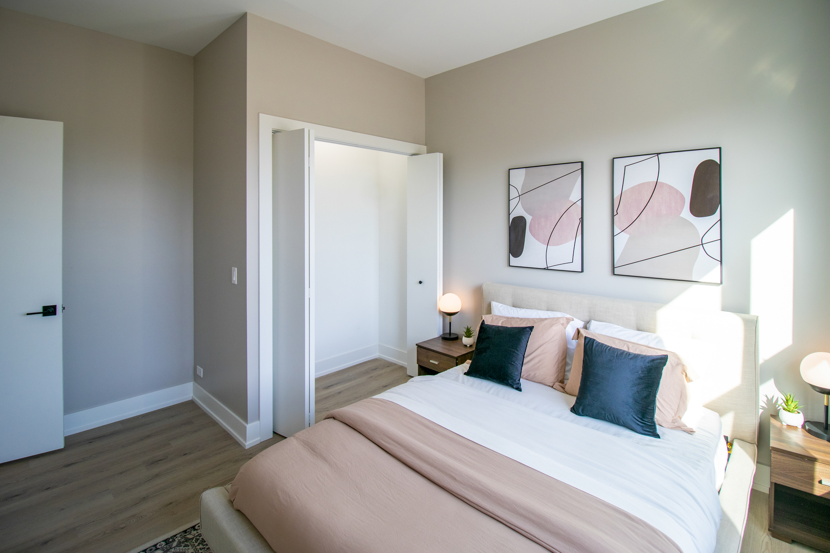 4704 S St Lawrence Avenue Unit: 3E