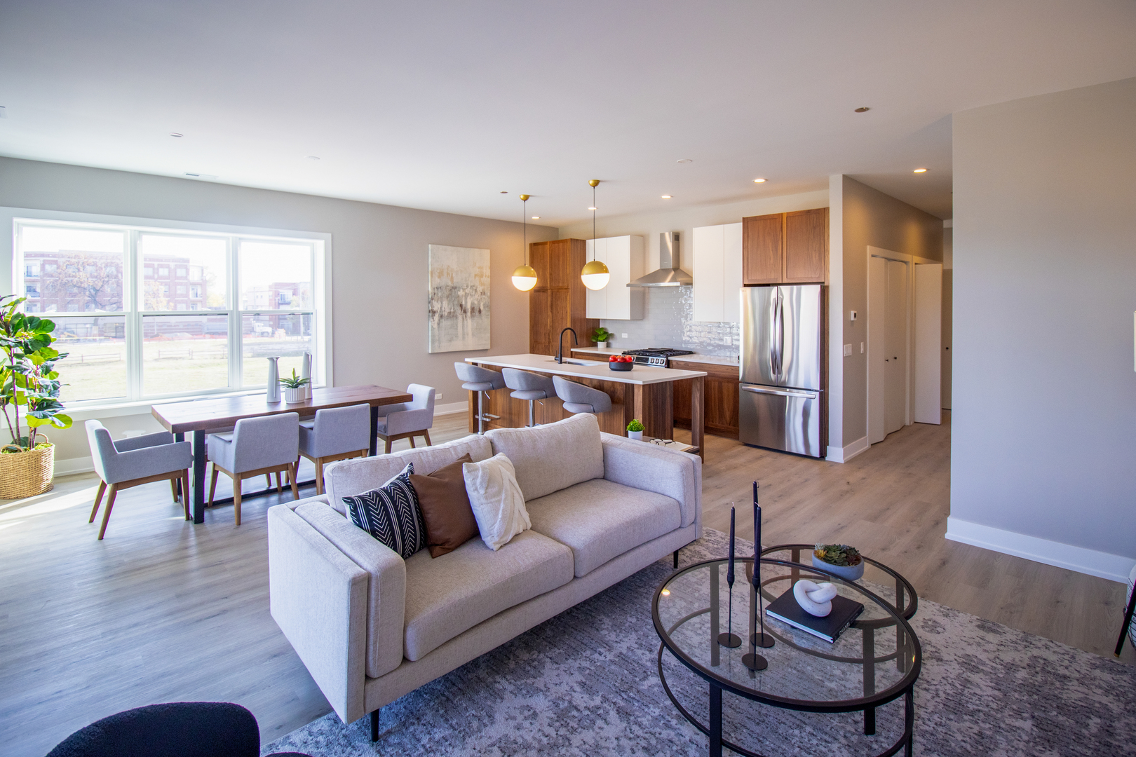 4704 S St Lawrence Avenue Unit: 3E