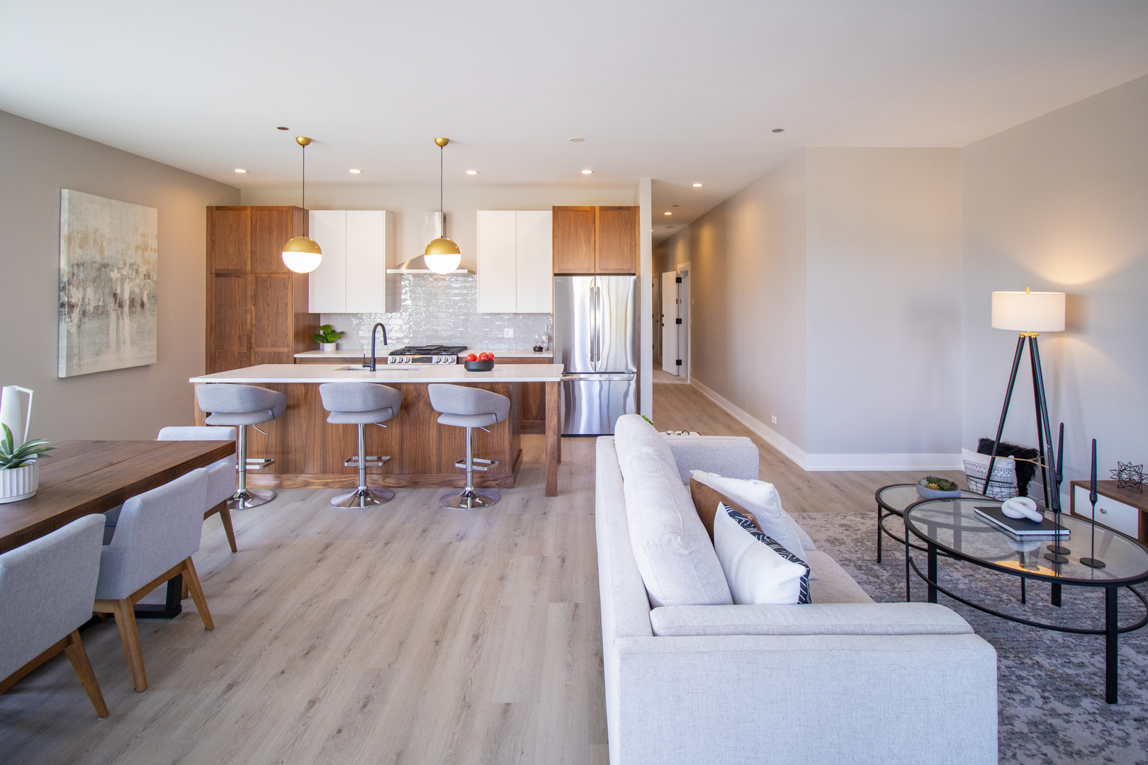 4704 S St Lawrence Avenue Unit: 4W