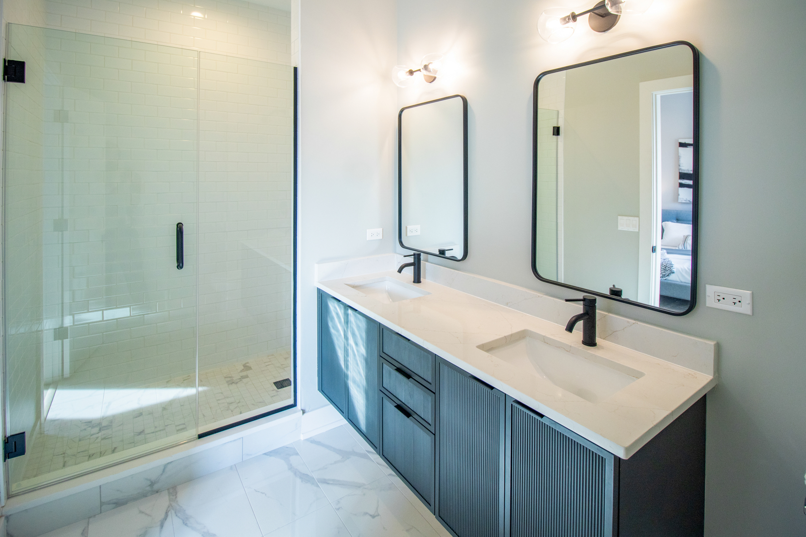 4704 S St Lawrence Avenue Unit: 4W