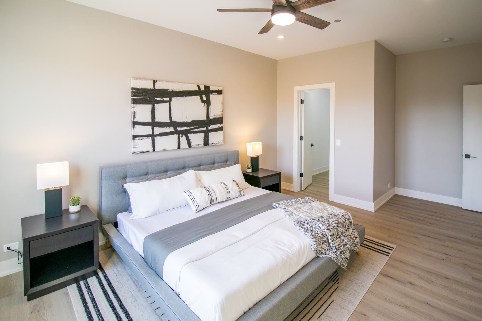 4704 S St Lawrence Avenue Unit: 4E