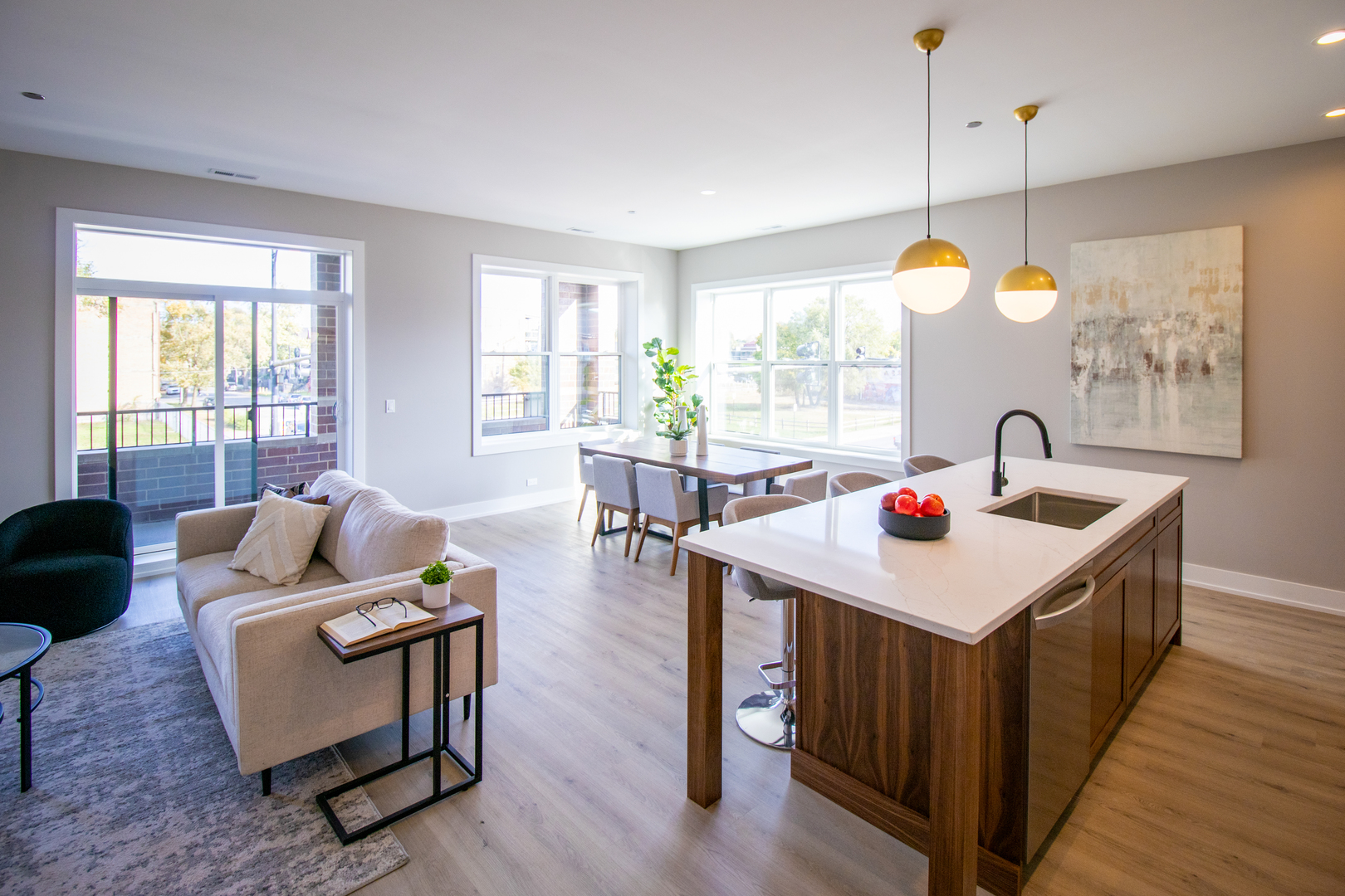 4704 S St Lawrence Avenue Unit: 4E