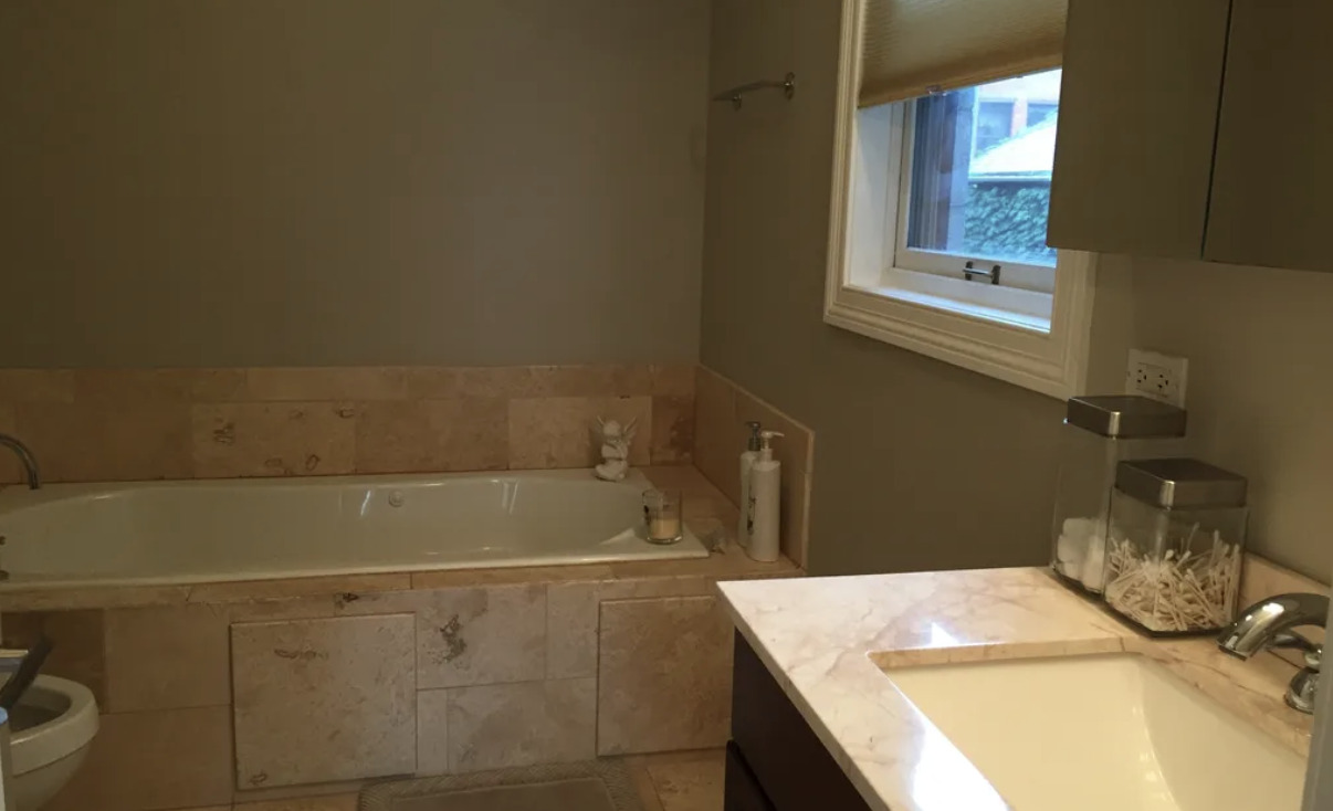 2430 W Iowa Street Unit: 2