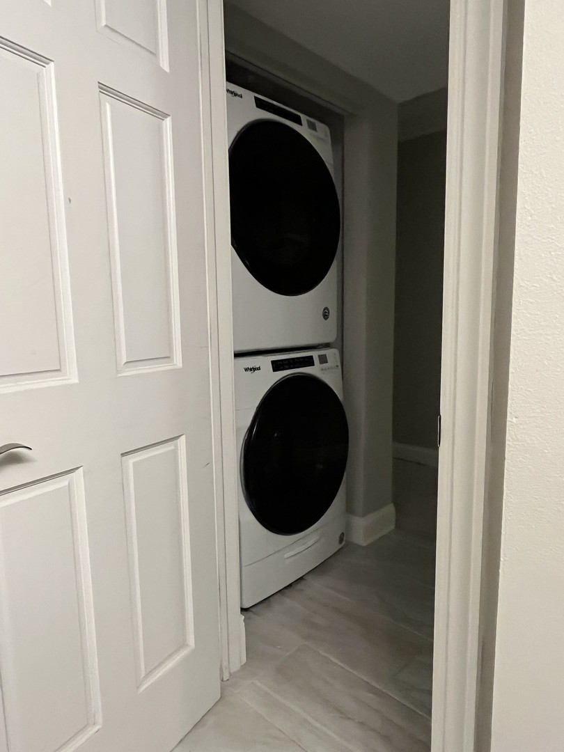2430 W Iowa Street Unit: 1