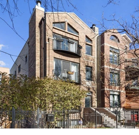 2430 W Iowa Street Unit: 1