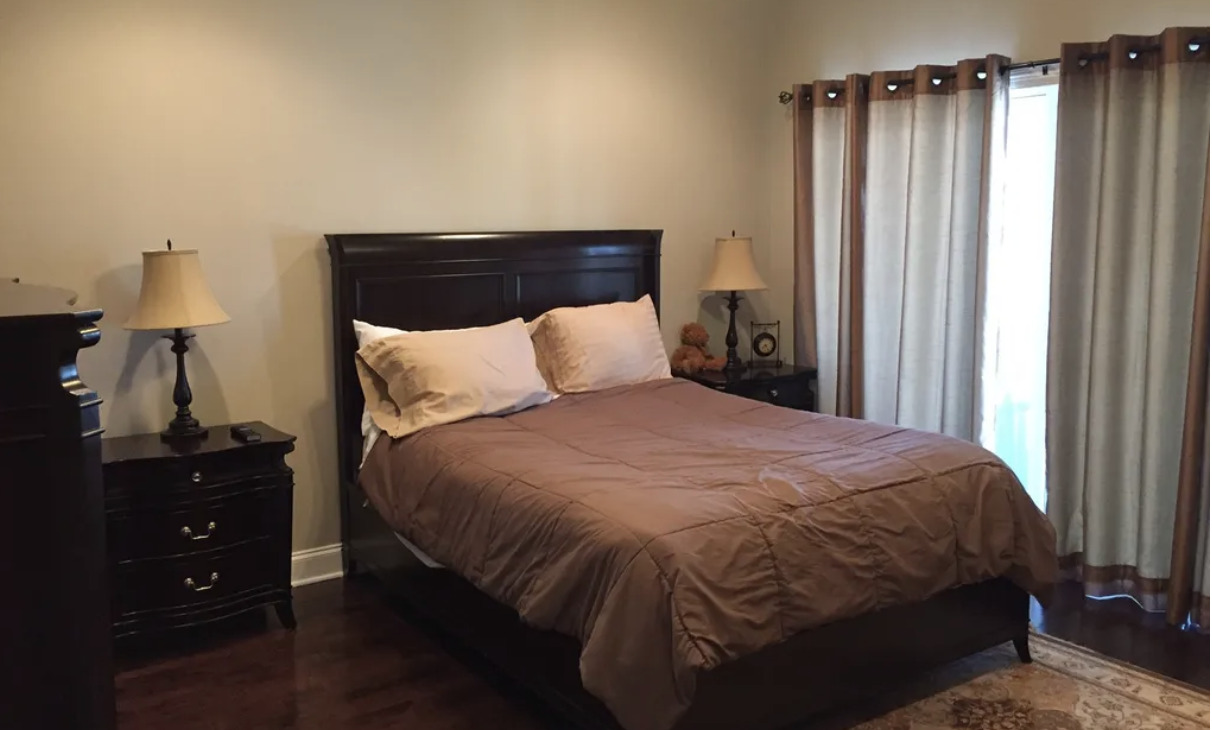 2430 W Iowa Street Unit: 1