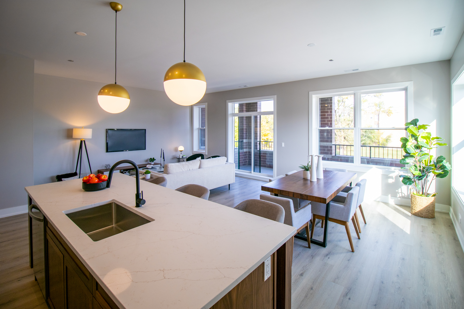 4706 S Saint Lawrence Avenue Unit: 2E