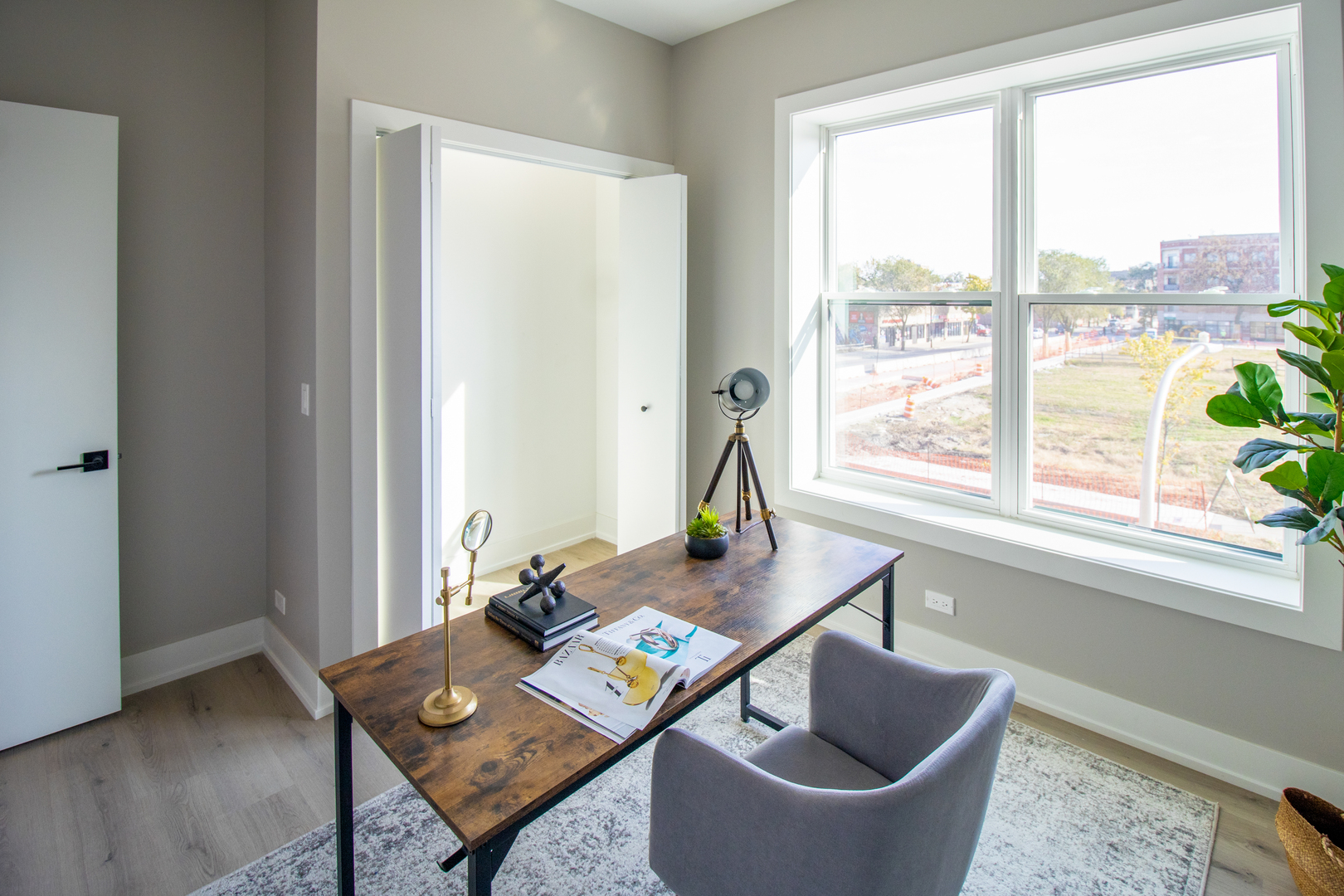 4706 S Saint Lawrence Avenue Unit: 2E