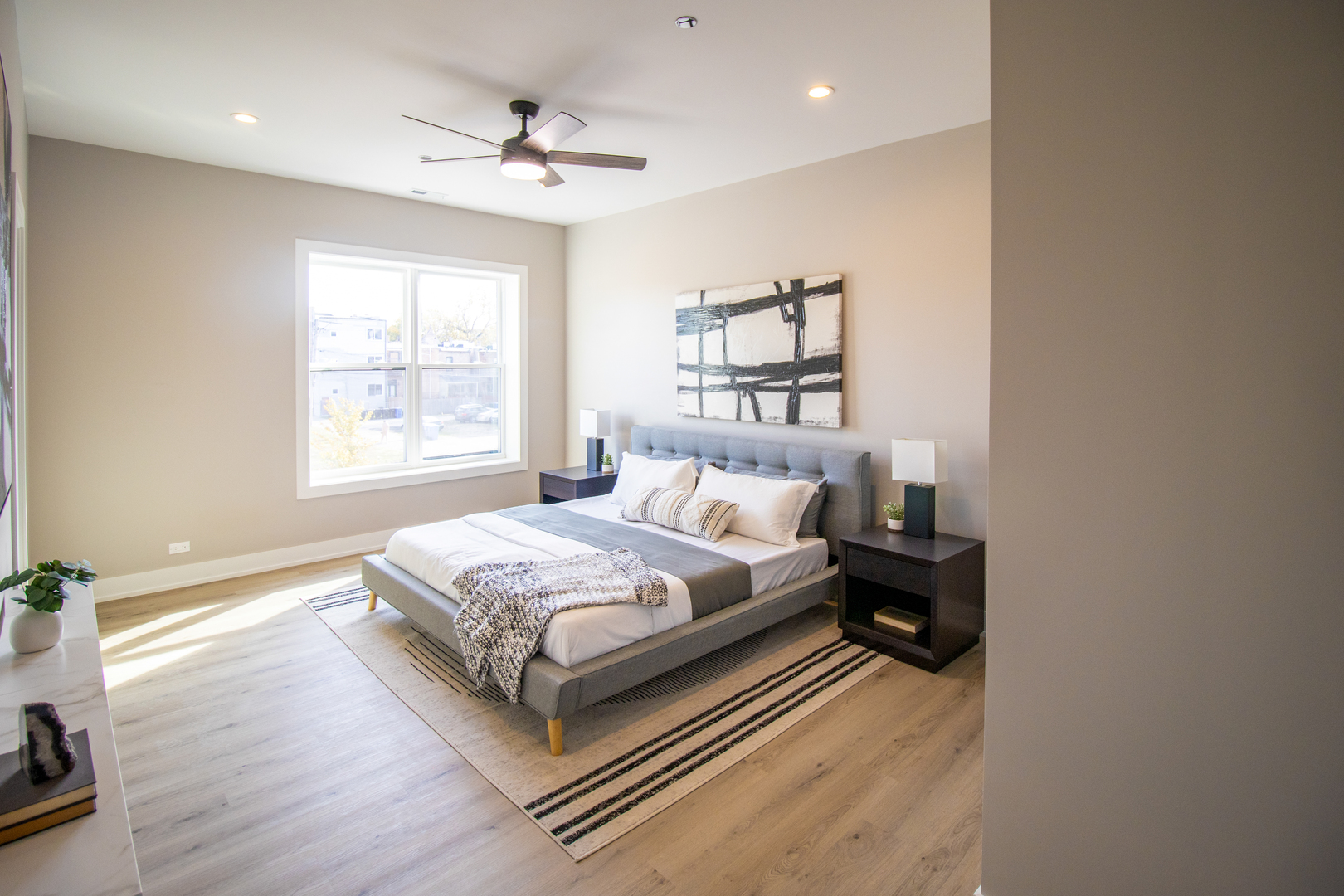 4706 S Saint Lawrence Avenue Unit: 2E