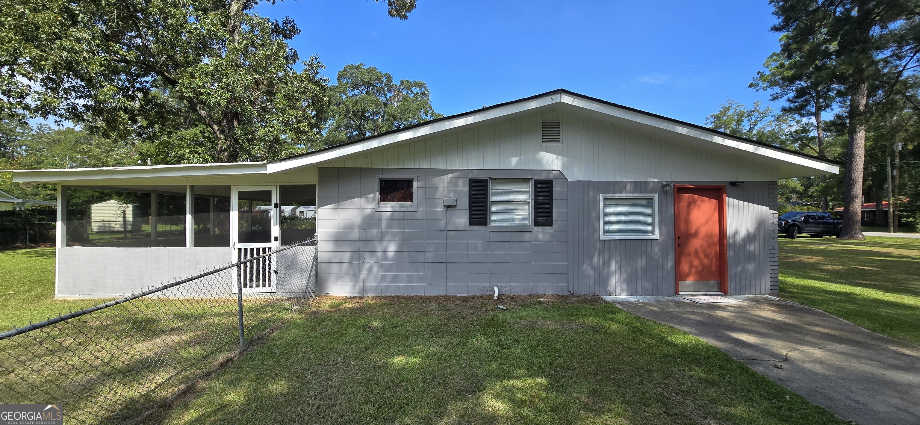 1400 Peach Street