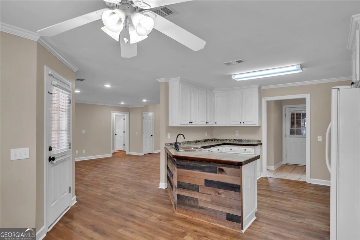 300 Oak Pointe Drive