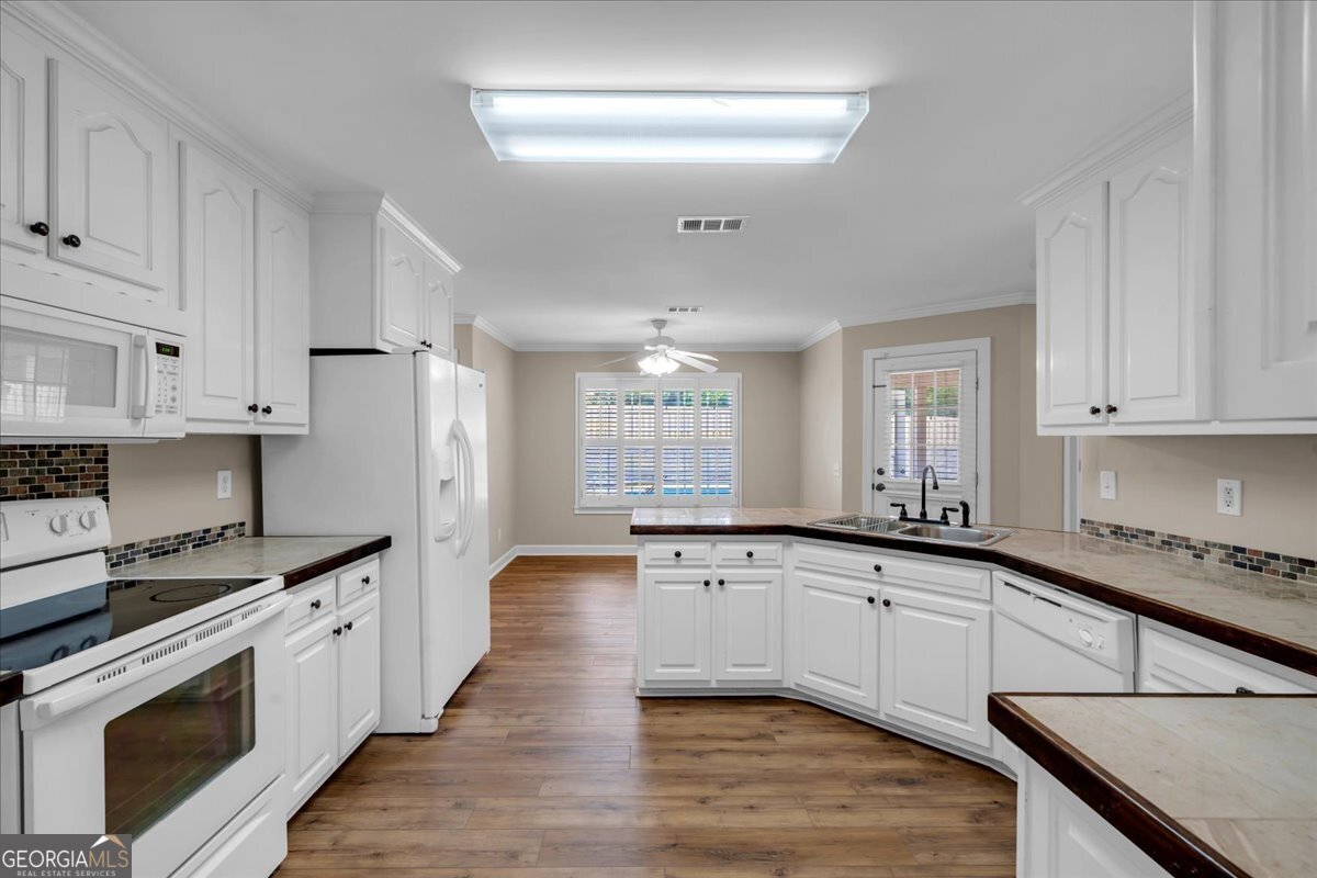 300 Oak Pointe Drive