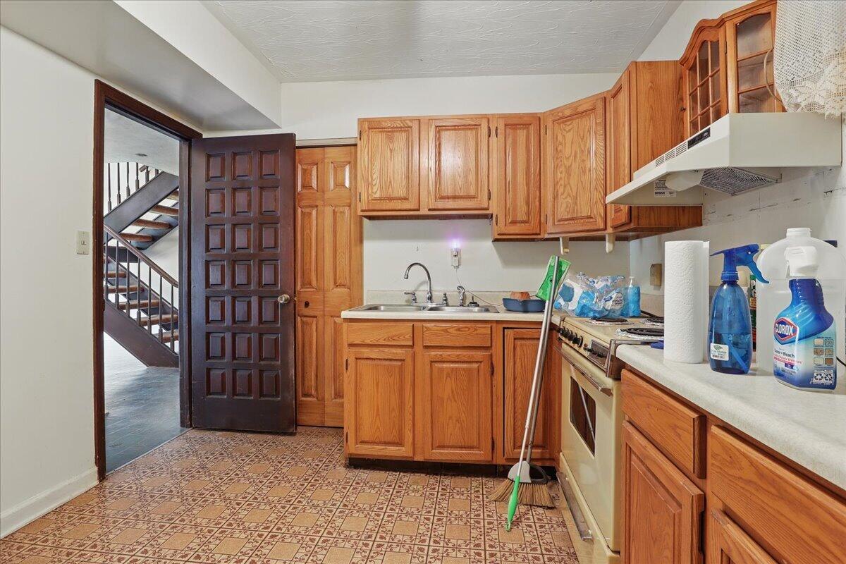 1208 Groseclose Road