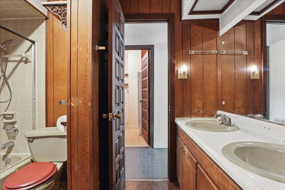 1208 Groseclose Road