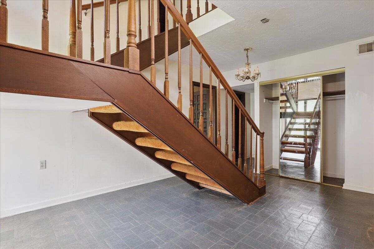1208 Groseclose Road