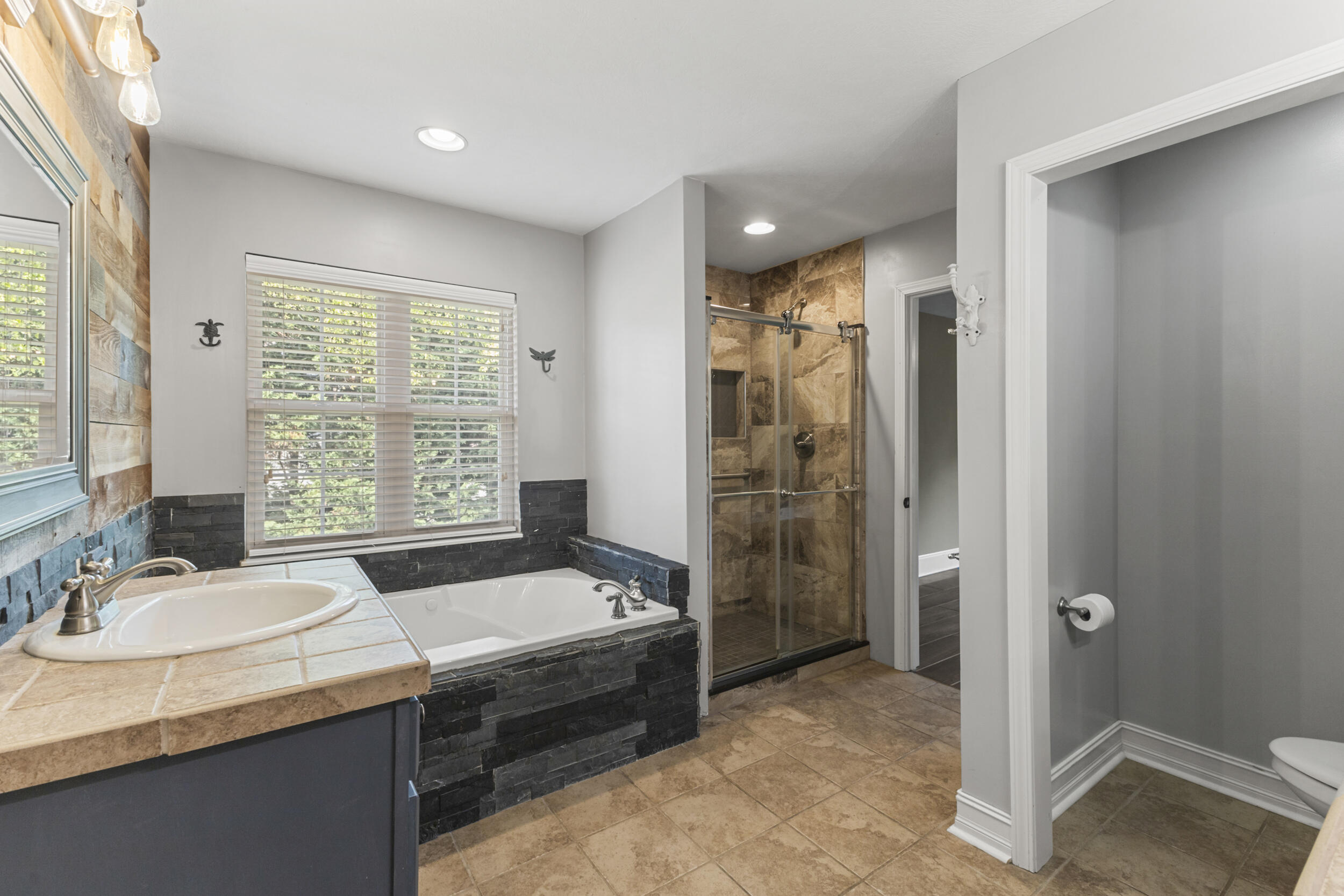 4720 Horseshoe Trail