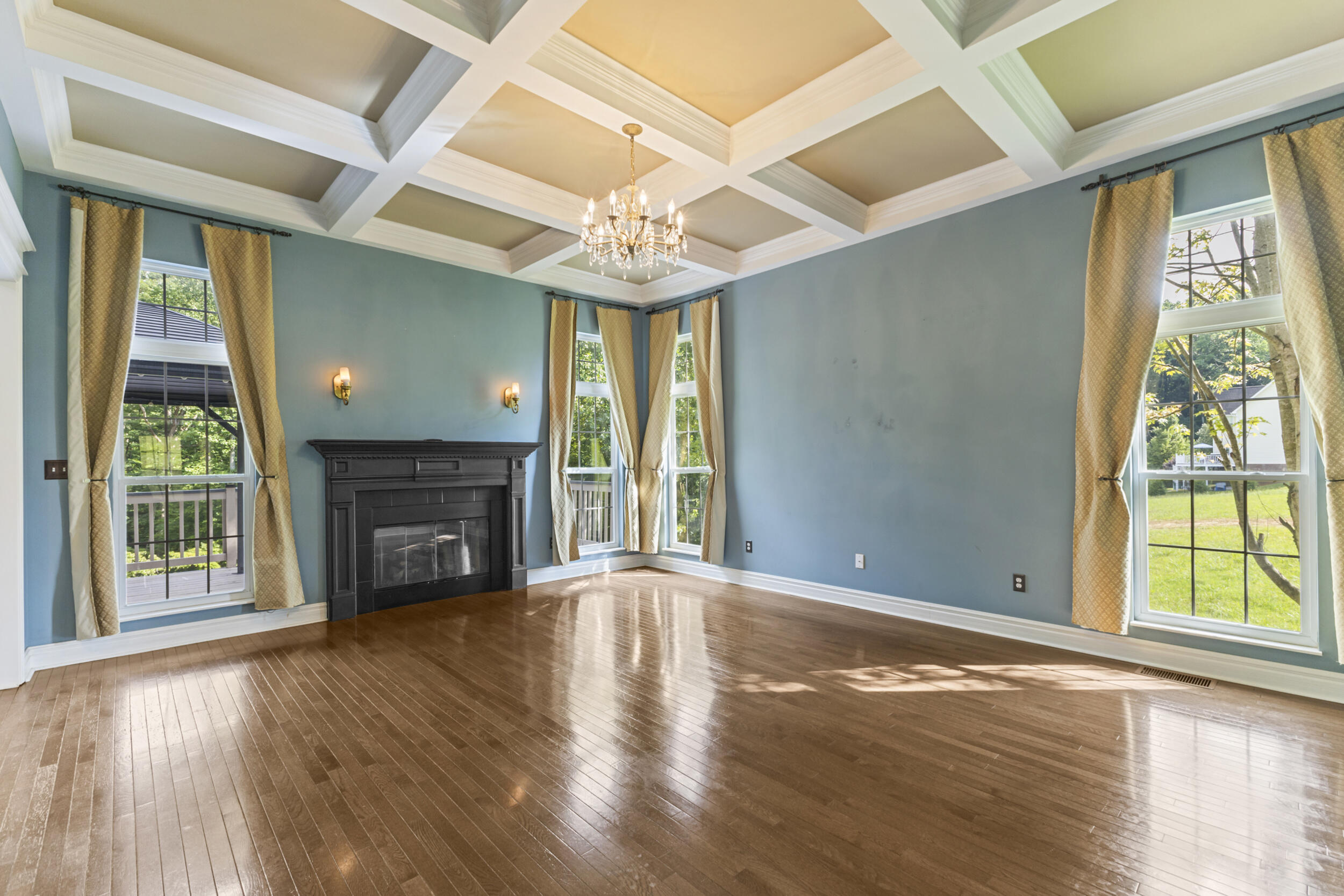 4720 Horseshoe Trail