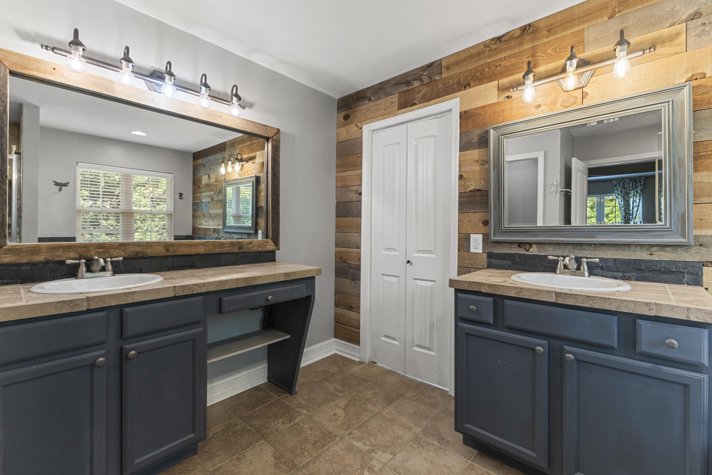 4720 Horseshoe Trail