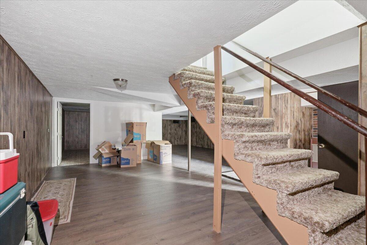 3095 Emerald Avenue
