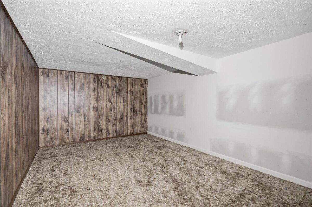 3095 Emerald Avenue