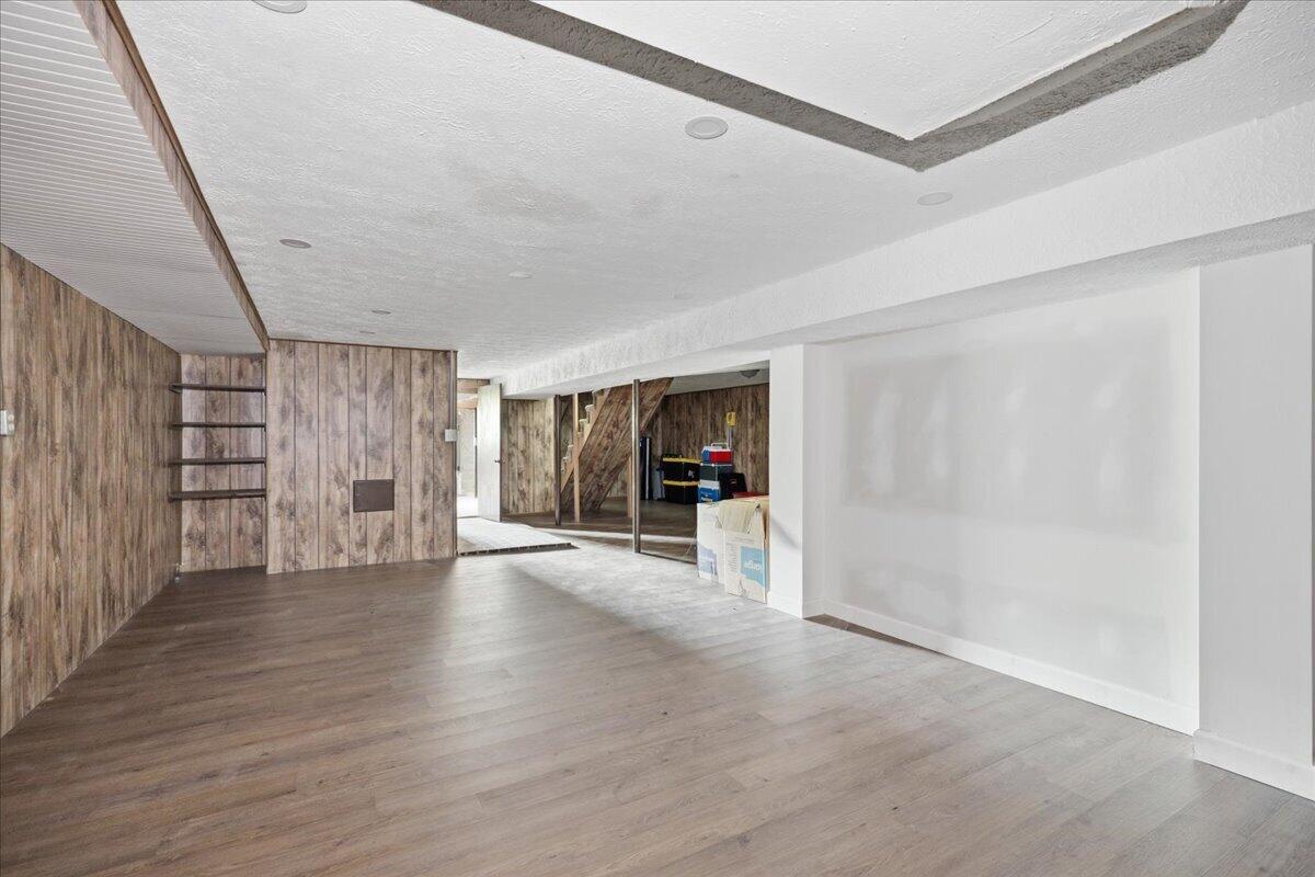 3095 Emerald Avenue