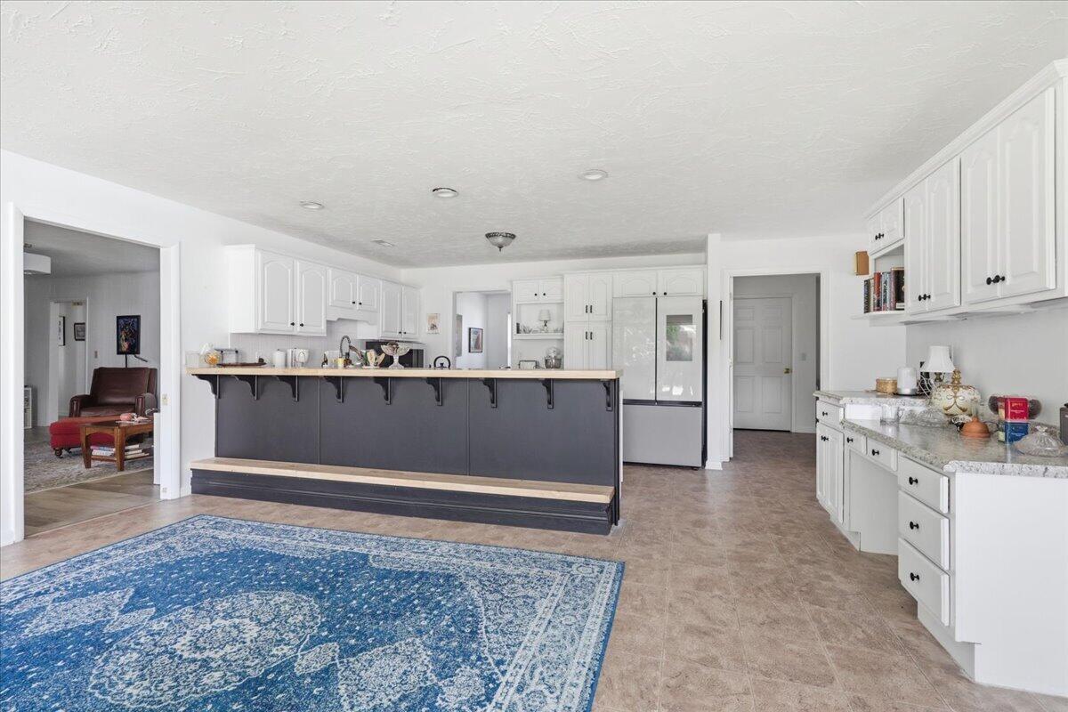 3095 Emerald Avenue
