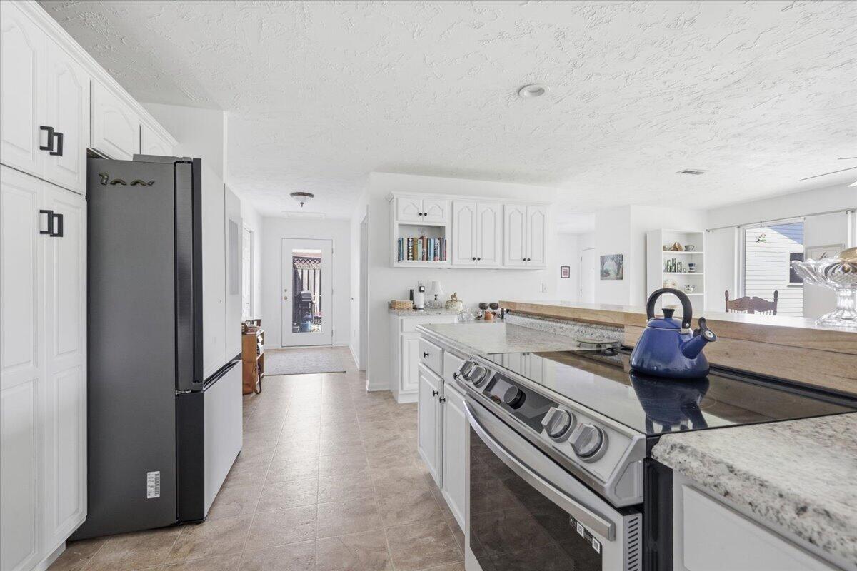 3095 Emerald Avenue