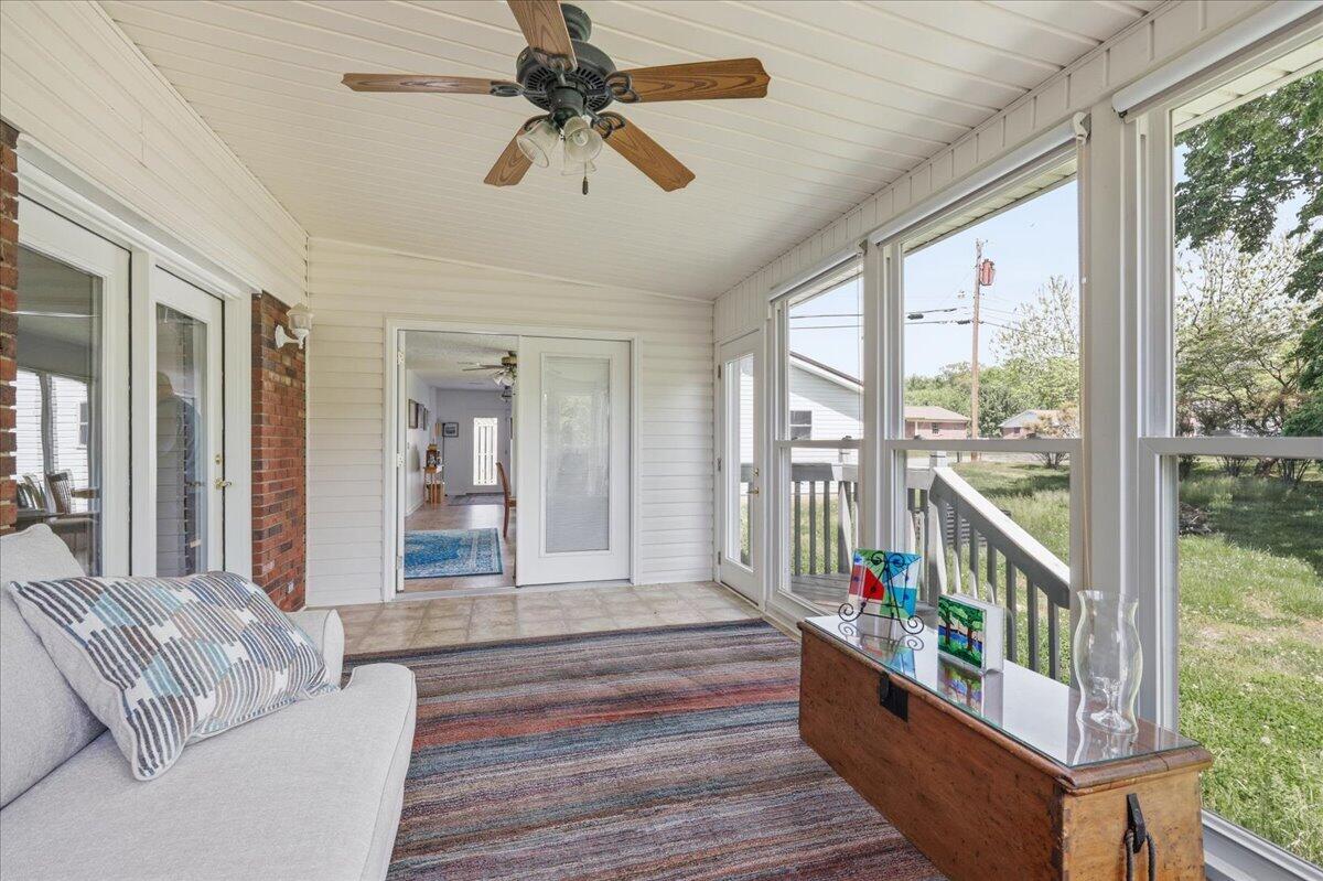 3095 Emerald Avenue