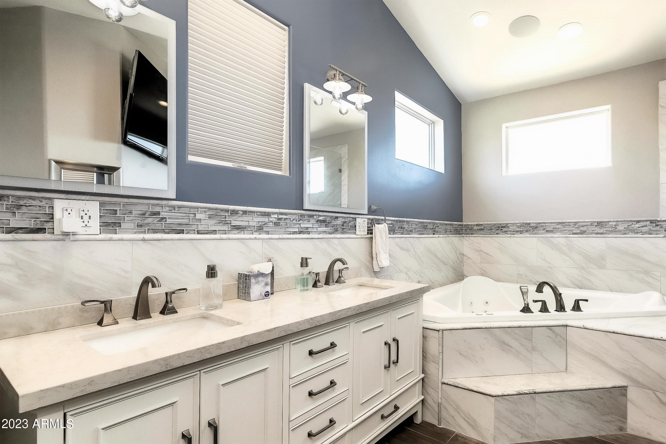 1706 E Gelding Drive