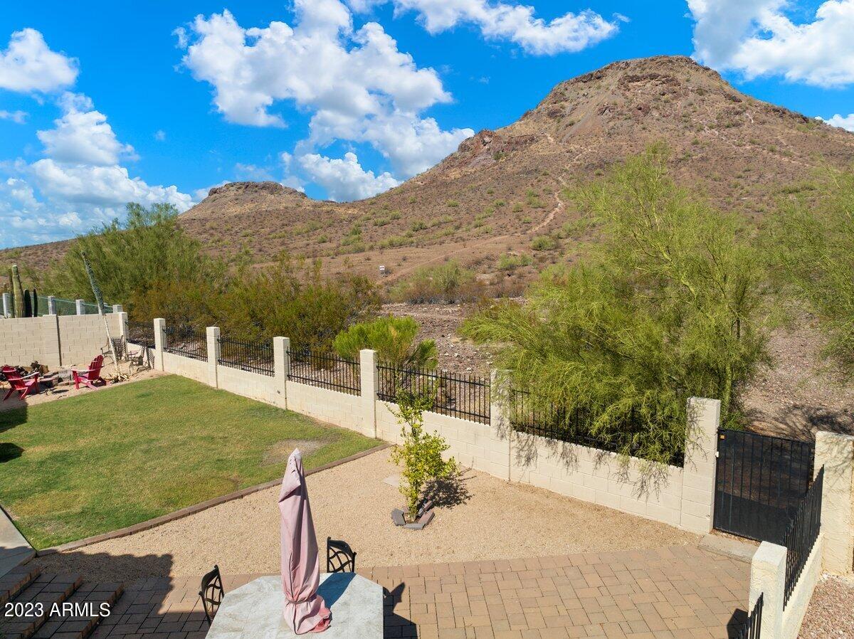 1706 E Gelding Drive