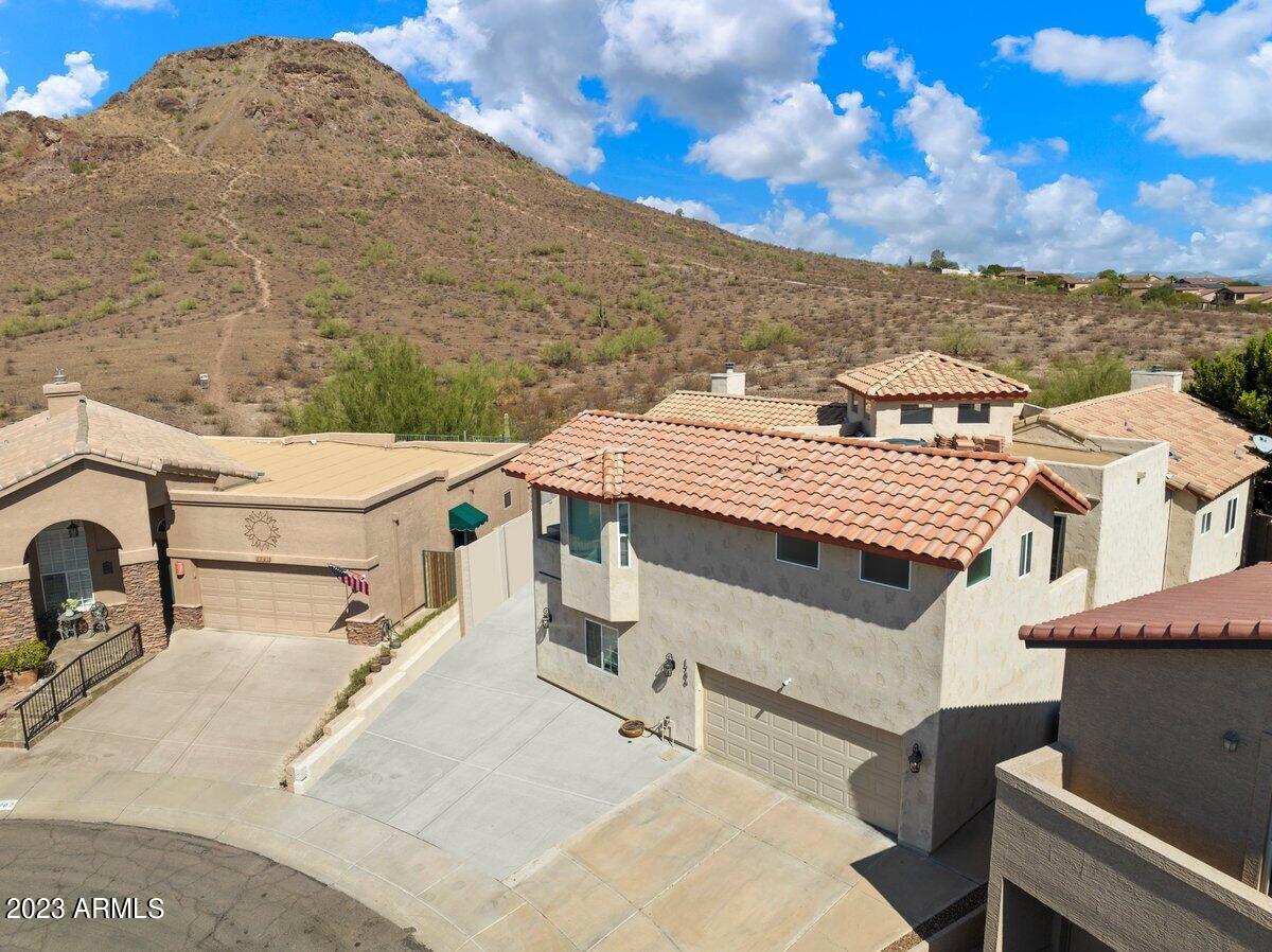 1706 E Gelding Drive