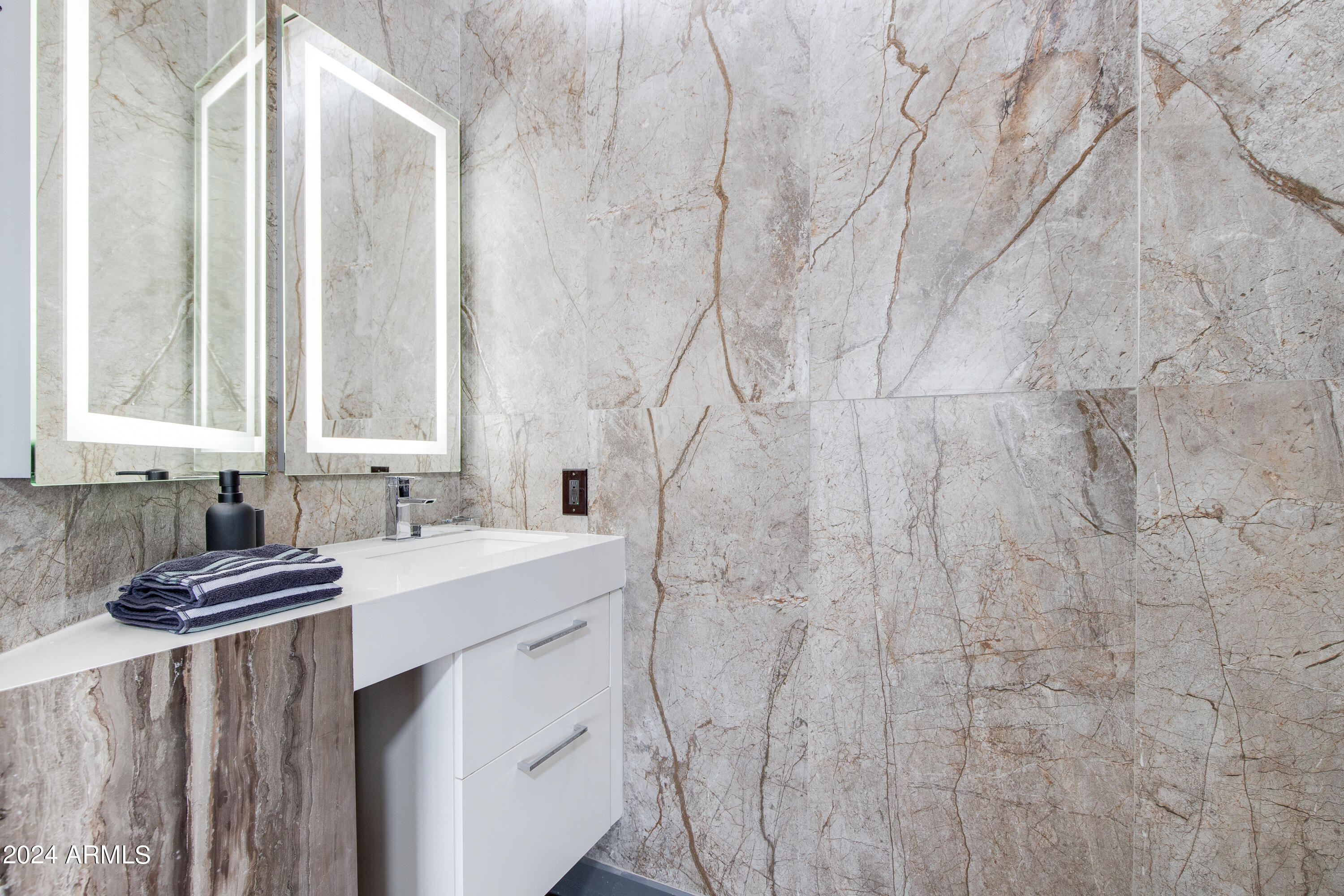 4422 N 75TH Street, 8004